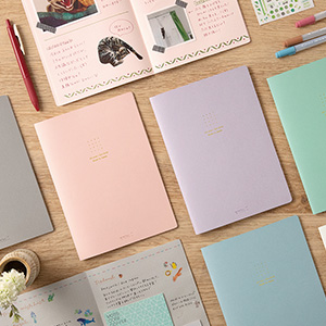 色を楽しむカラフルなノート