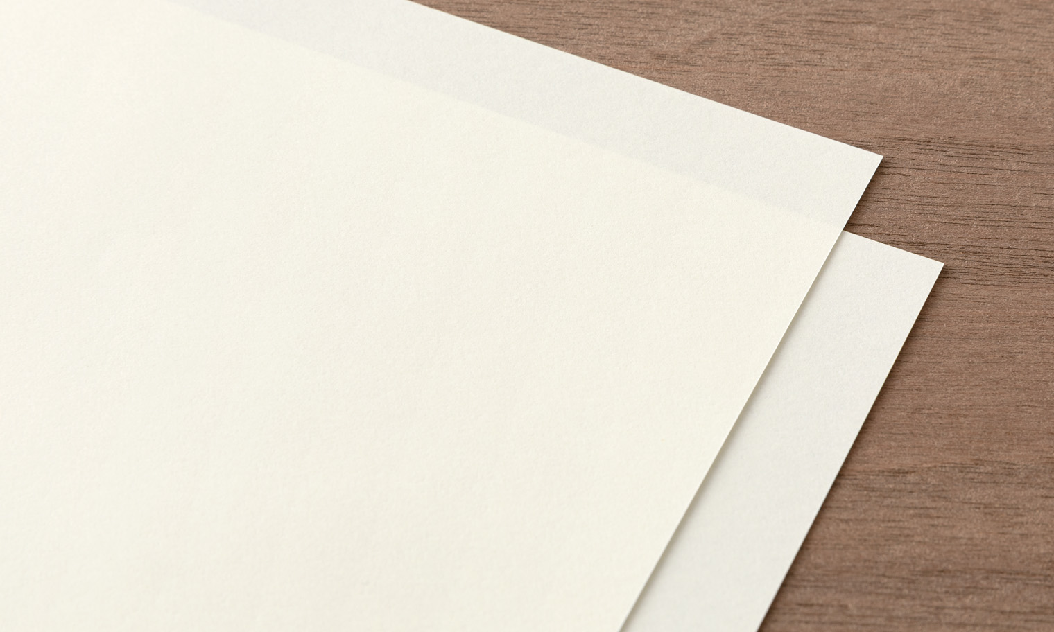 「MD用紙」（クリーム）2枚を重ねた様子